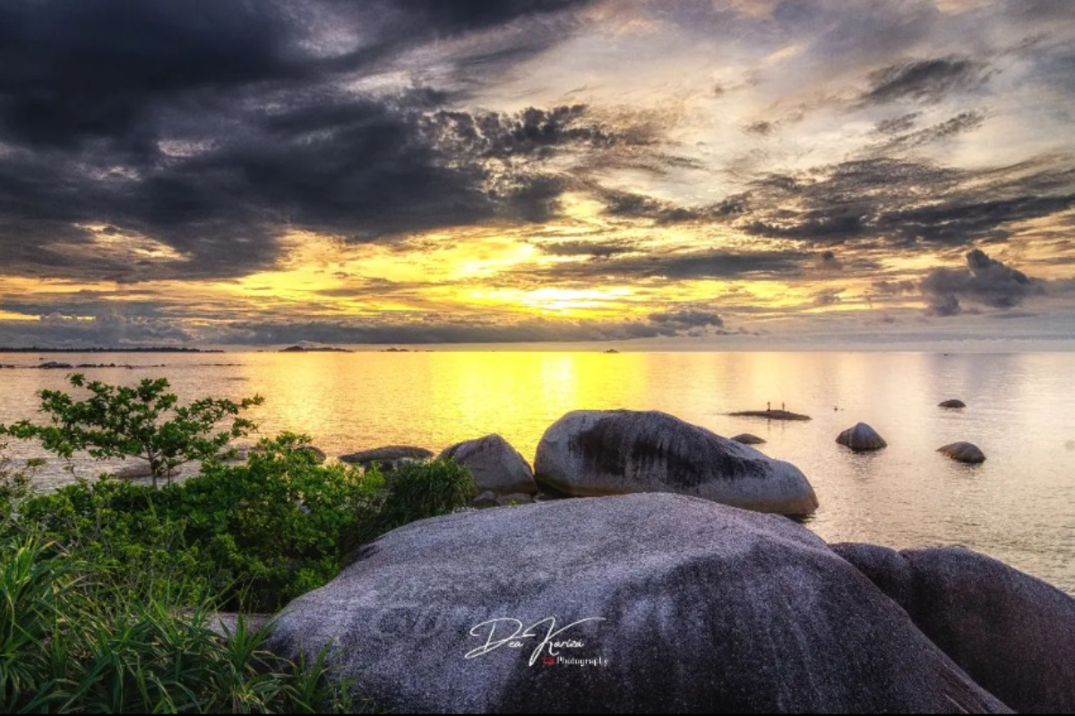 Pantai Tanjung Tinggi, destinasi wisata belitung 2024 wajib dikunjungi